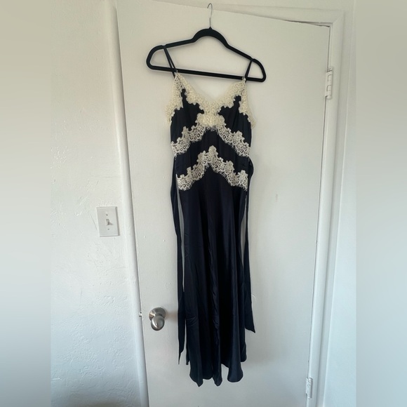 EUC Doen Obelia Dress in Navy Size Medium - Picture 2 of 7